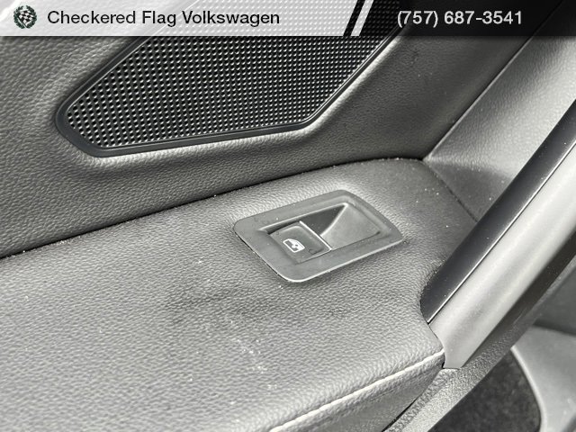 Used 2022 Volkswagen Tiguan SE R-Line image 24