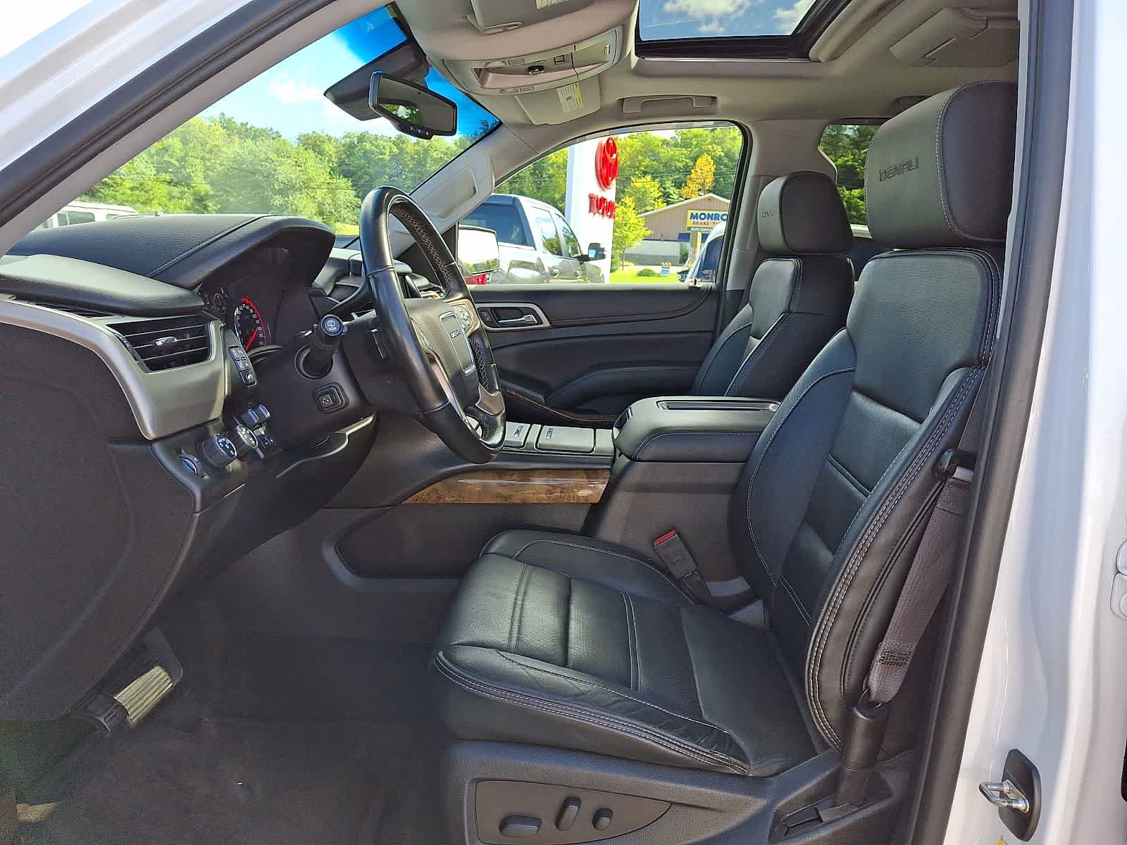 Used 2016 GMC Yukon Denali w/ Open Road Package AWD/4WD image 17