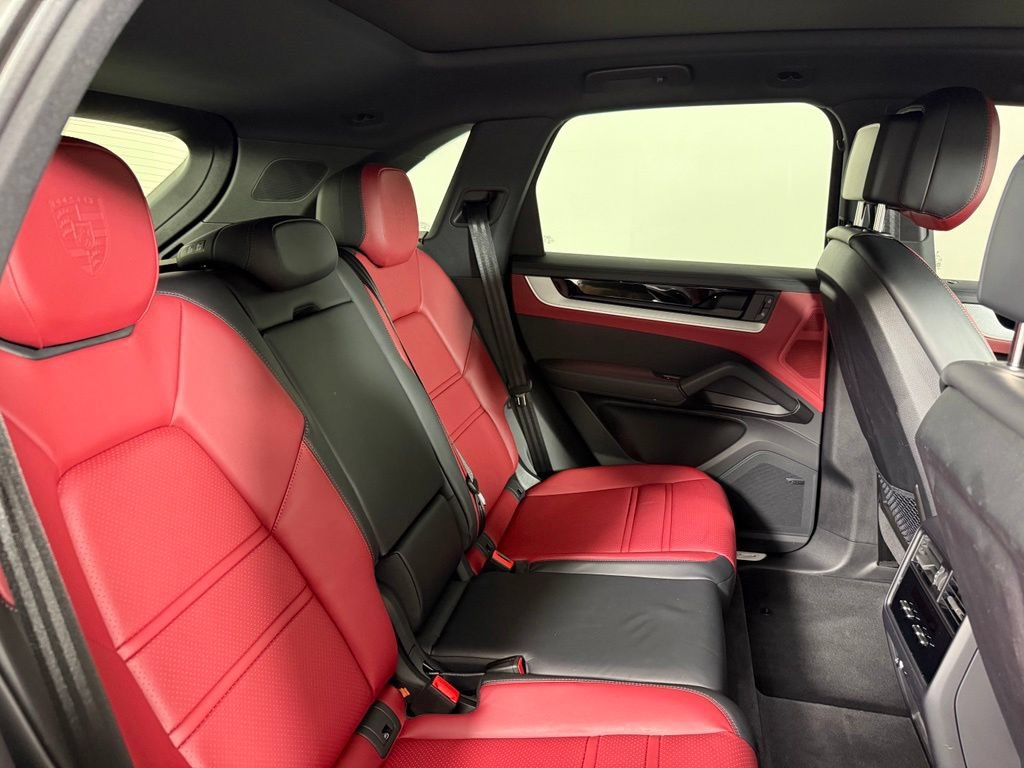Certified 2025 Porsche Cayenne S AWD/4WD image 18