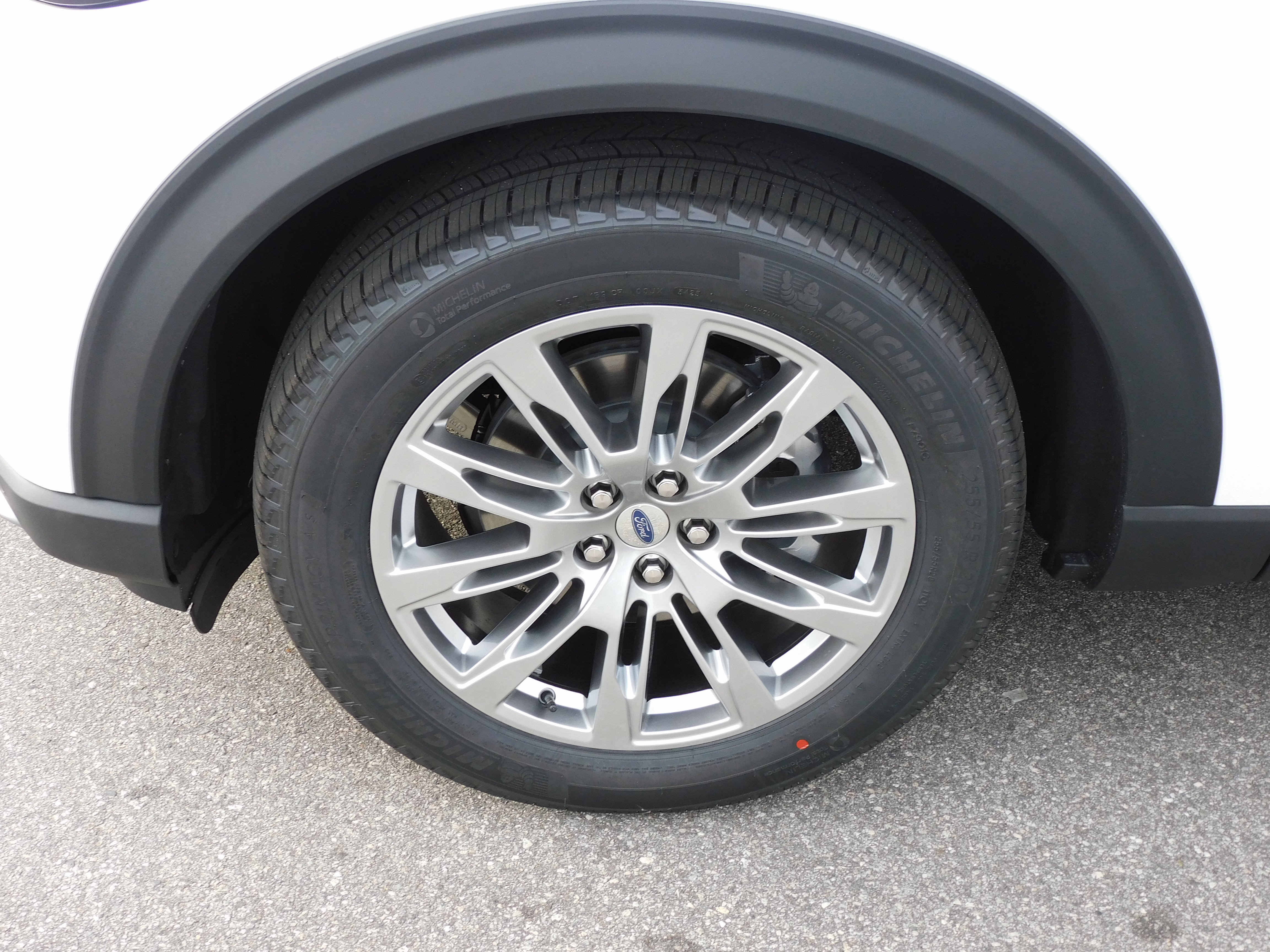 New 2025 Ford Explorer Platinum image 9