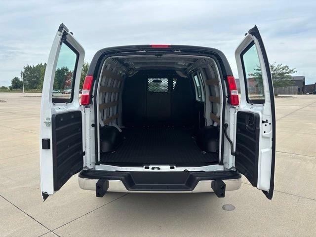 Used 2025 Chevrolet Express 2500 w/ Driver Convenience Package RWD image 16