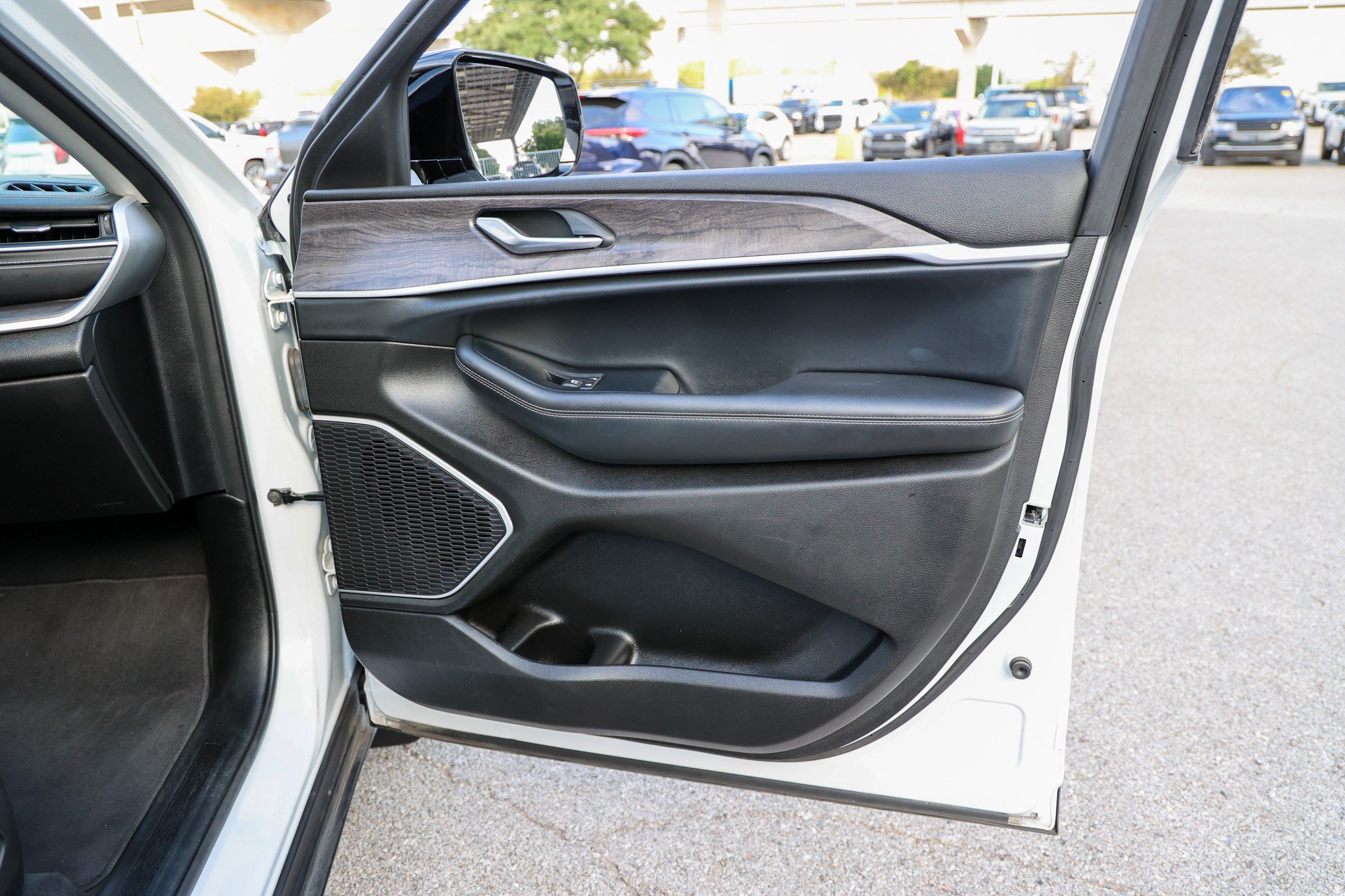 Used 2022 Jeep Grand Cherokee Limited w/ MOPAR Finishing Package RWD image 40