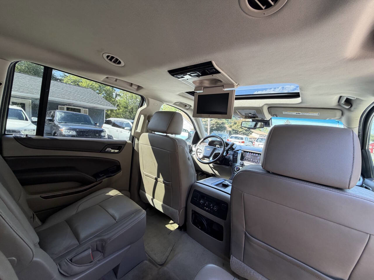 Used 2016 Chevrolet Suburban LT image 24