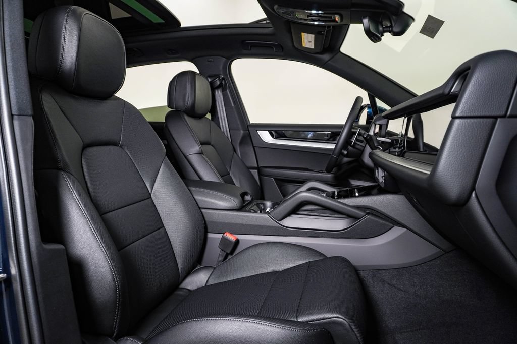 New 2026 Porsche Cayenne AWD/4WD image 15