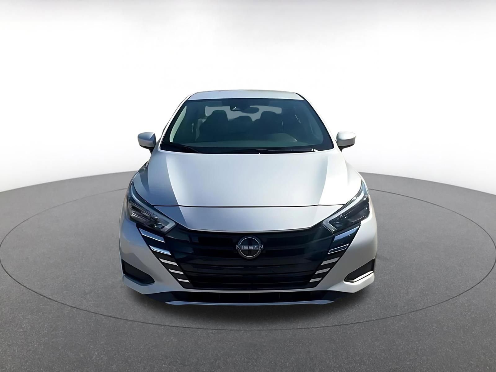 Used 2025 Nissan Versa SV image 4