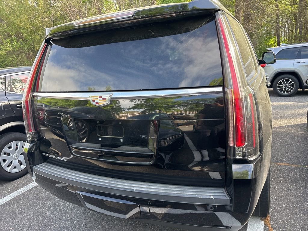 Used 2015 Cadillac Escalade Premium image 17