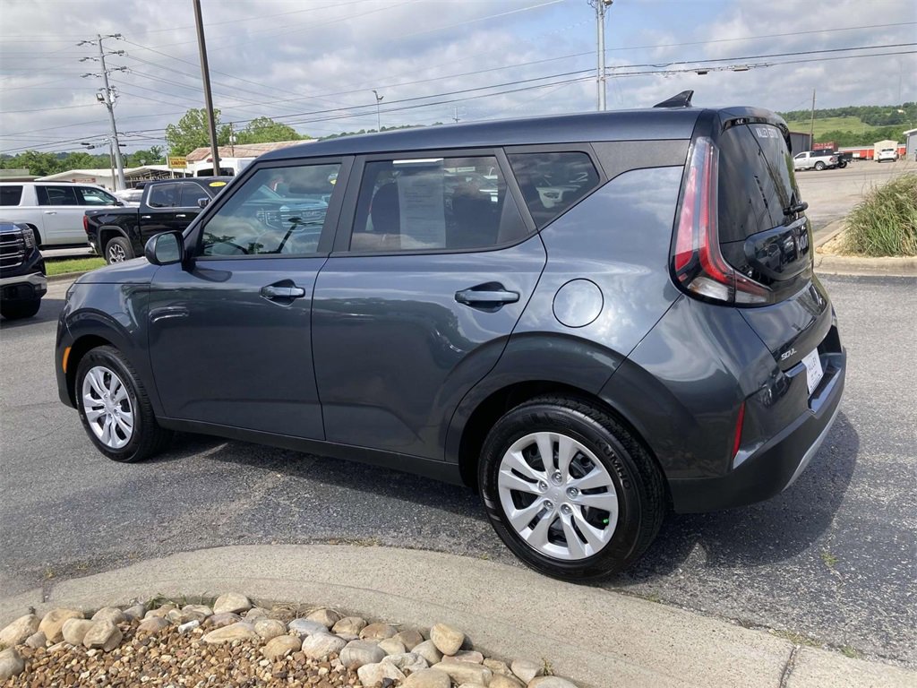 Used 2023 Kia Soul LX image 6