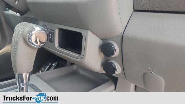 Used 2013 Nissan Frontier SV AWD/4WD image 28