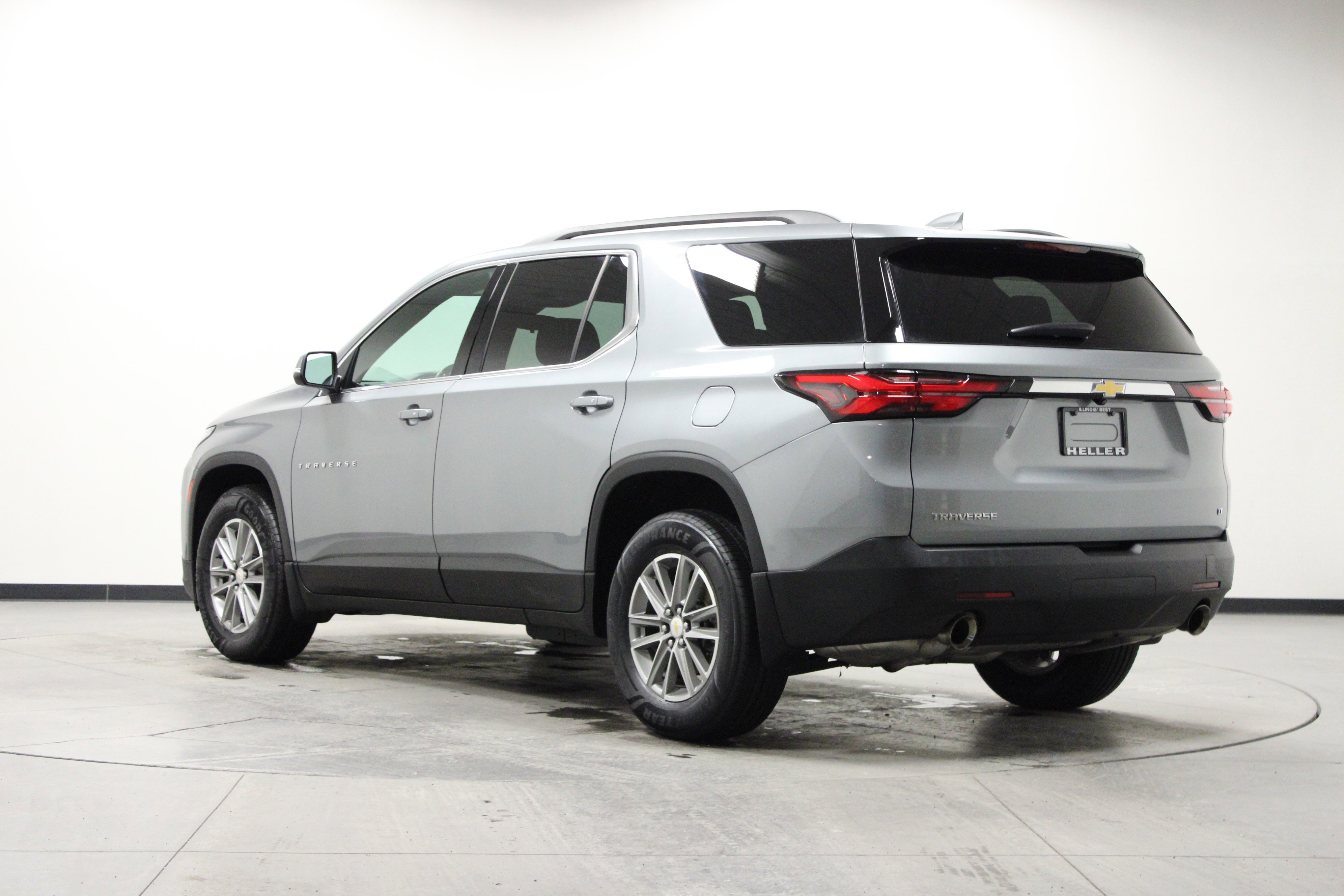 Used 2023 Chevrolet Traverse LT image 6