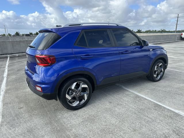 Used 2023 Hyundai Venue SEL FWD image 17