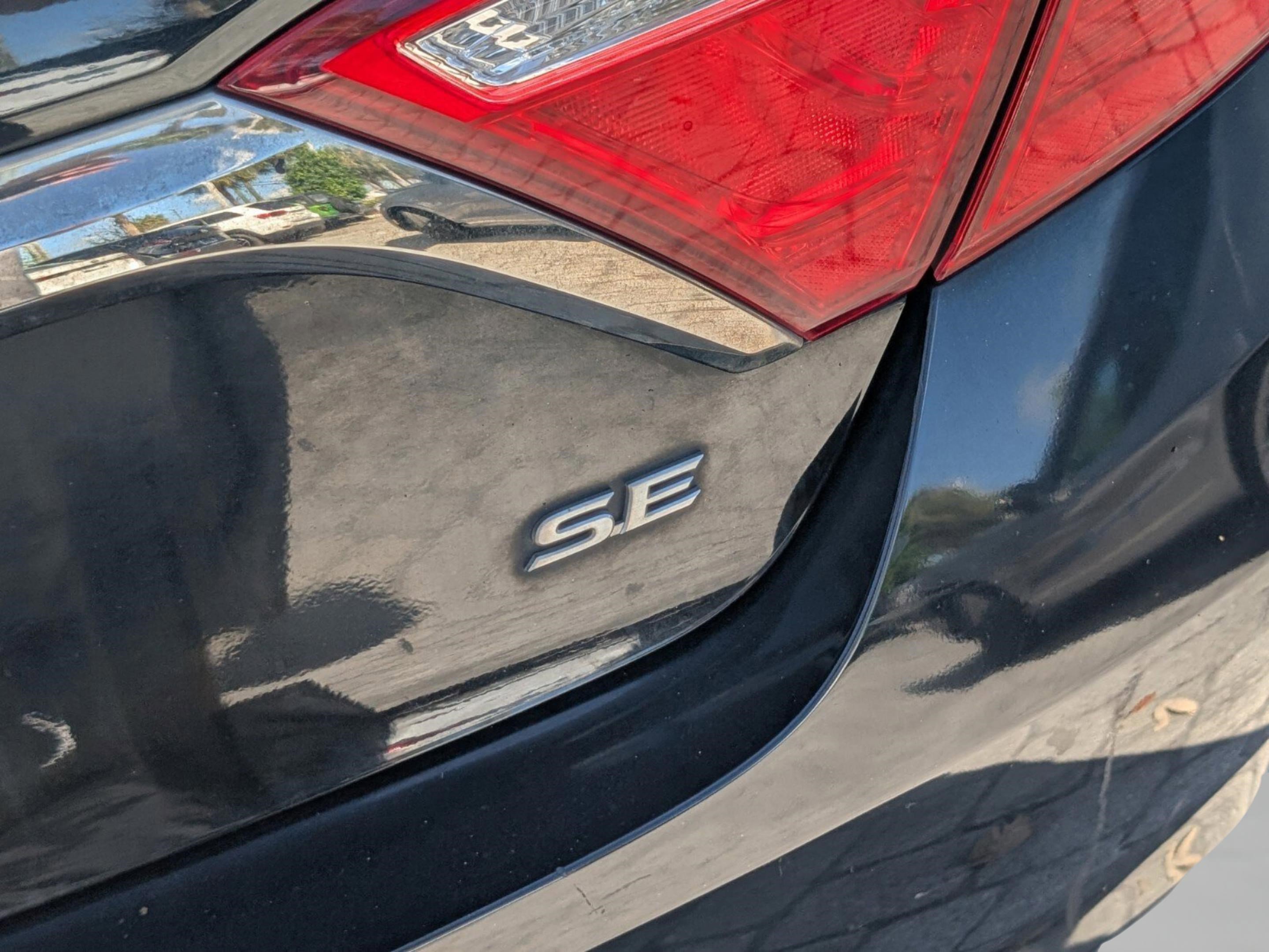 Used 2015 Toyota Camry SE image 20