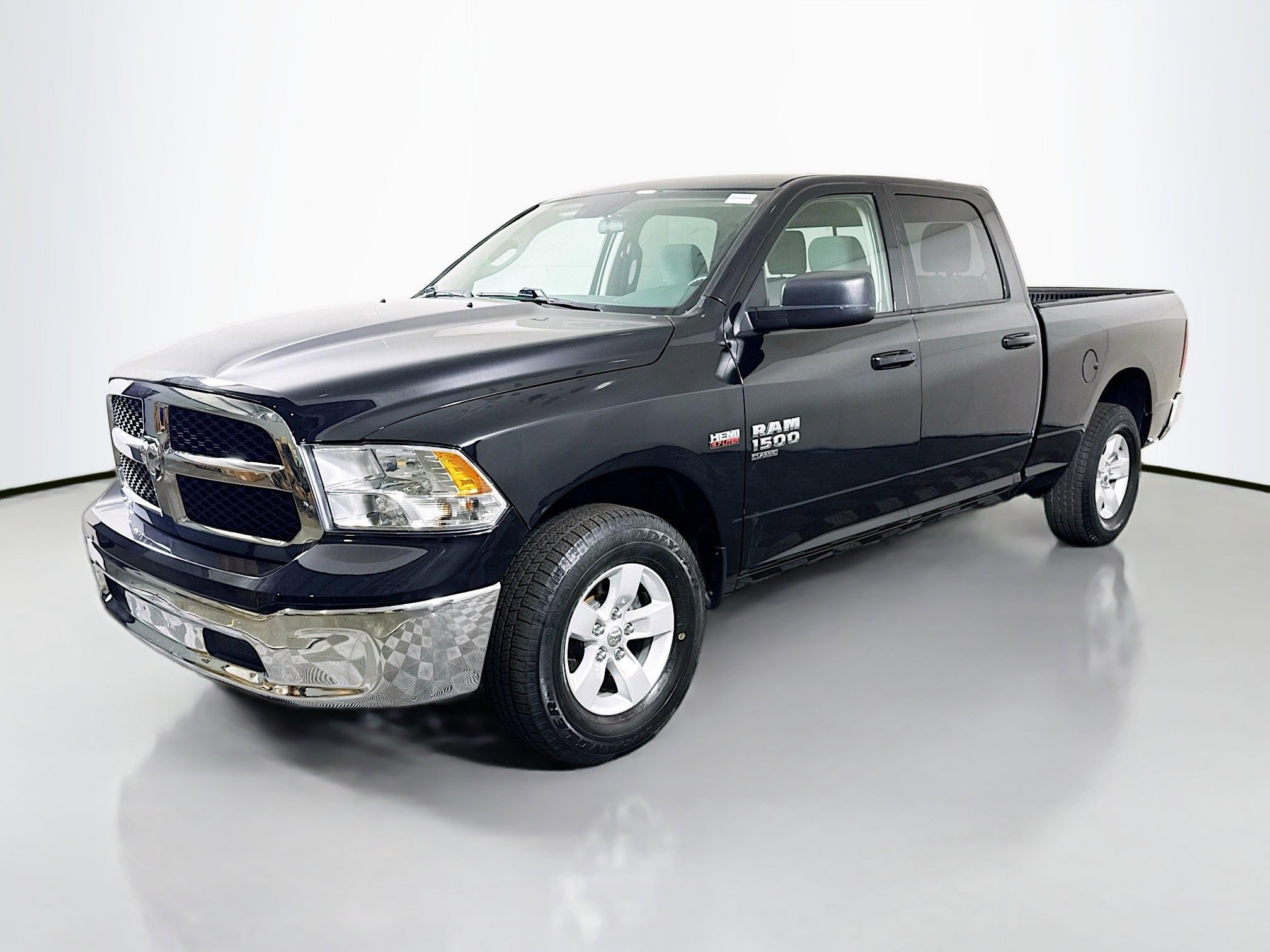 Used 2020 RAM 1500 Classic SLT AWD/4WD image 4