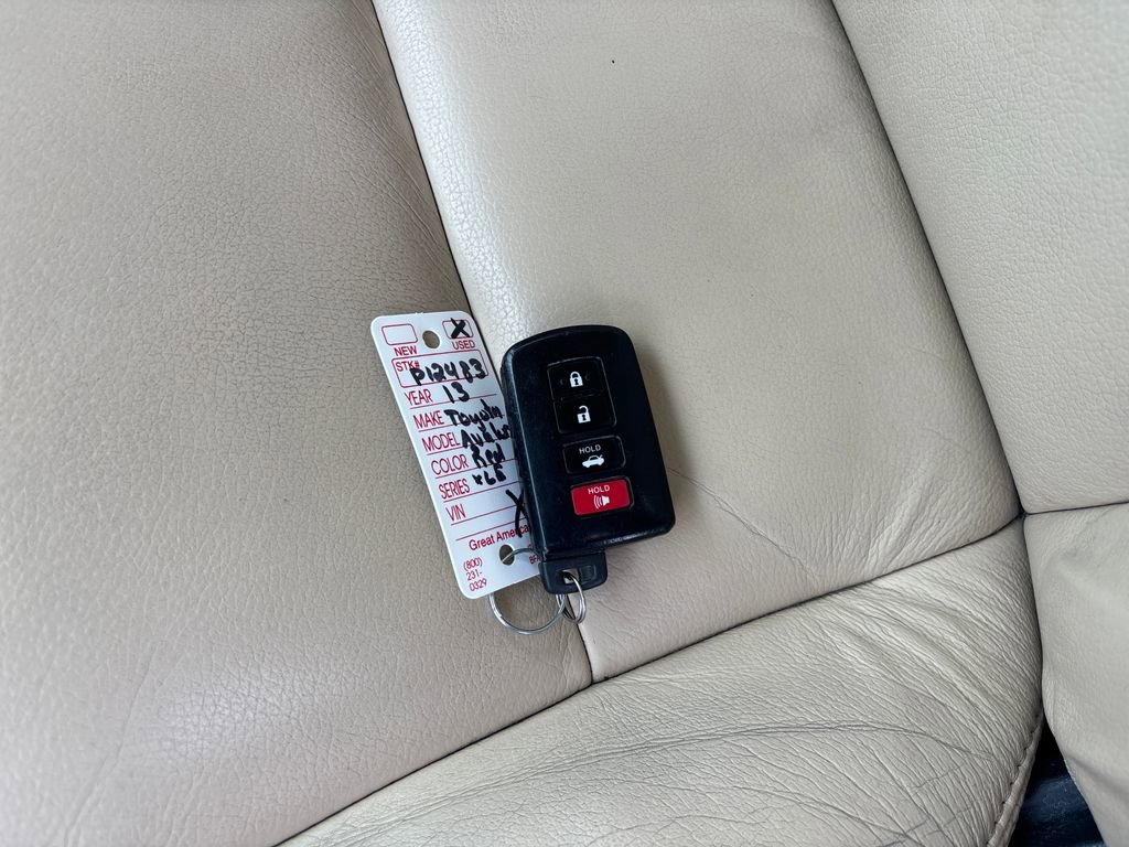 Used 2013 Toyota Avalon XLE FWD image 28