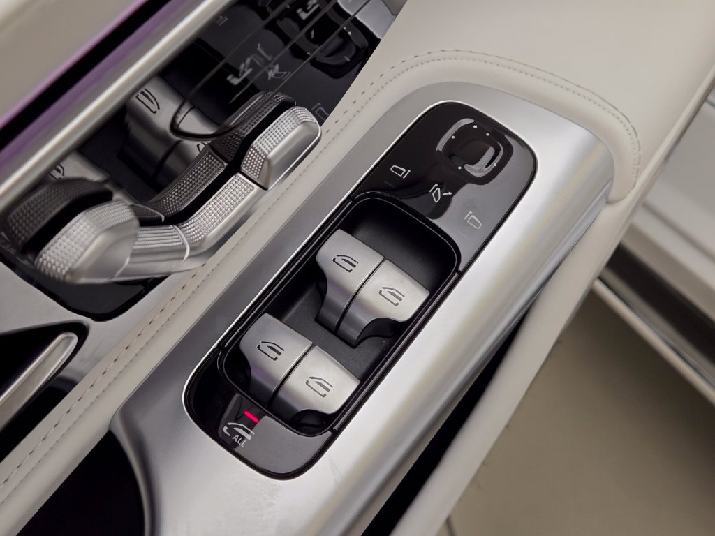 Used 2026 Mercedes-Benz Maybach SL 680 image 40
