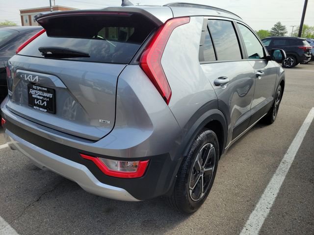 Used 2025 Kia Niro LX image 2