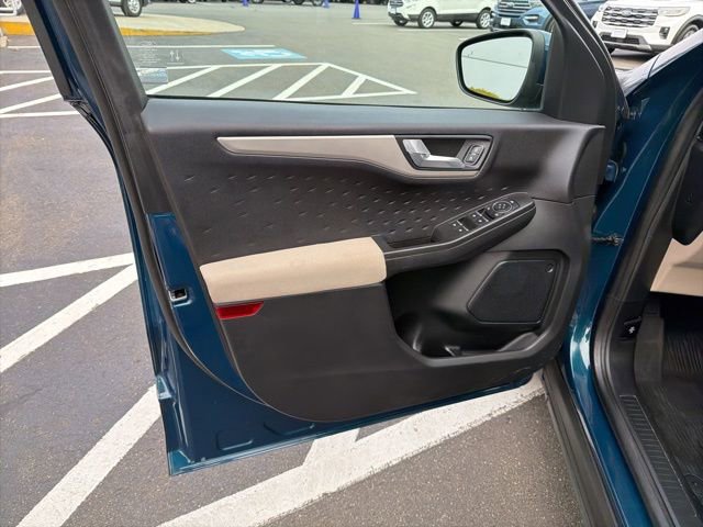 Used 2020 Ford Escape SE image 12