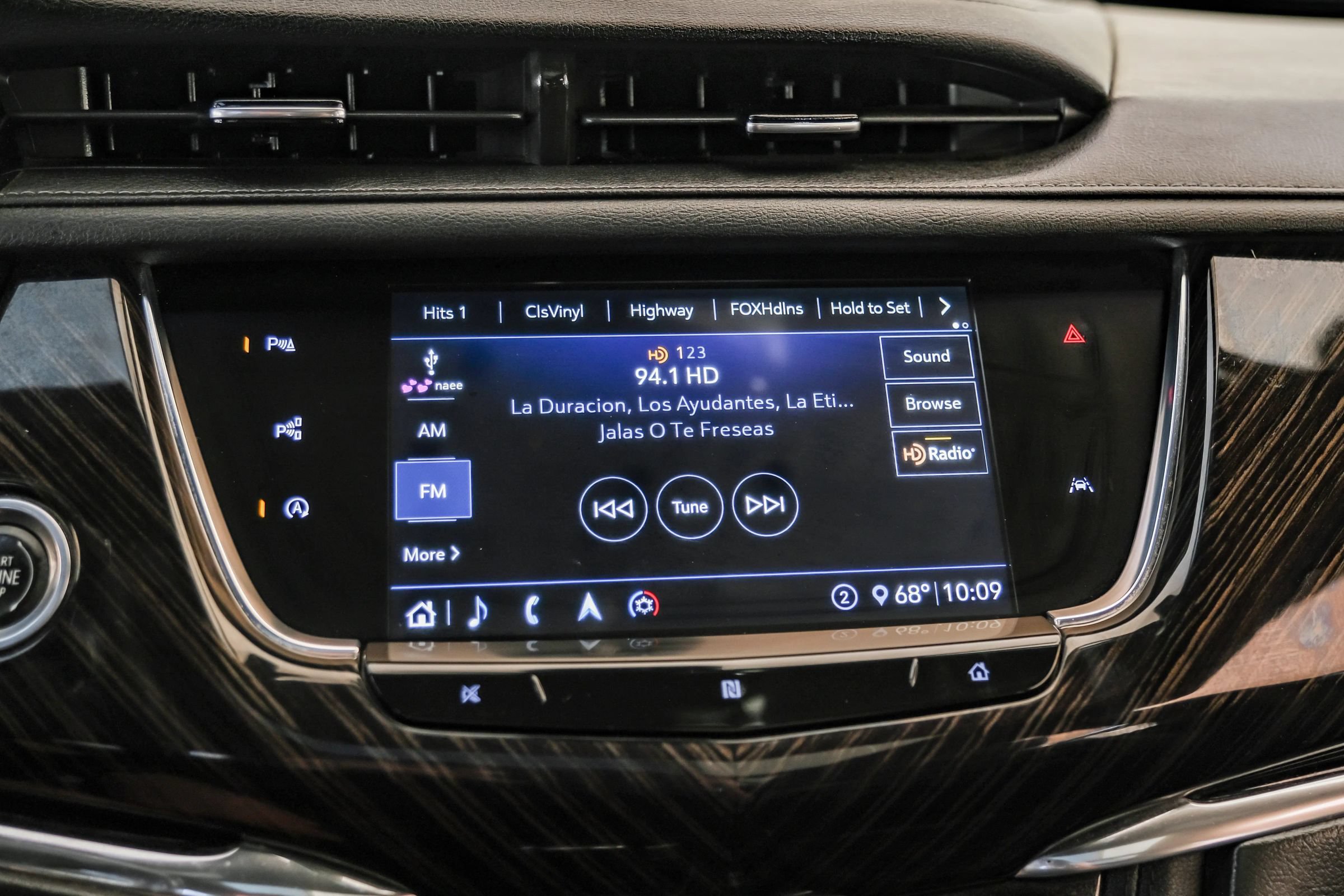 Used 2020 Cadillac XT6 Premium Luxury FWD image 26