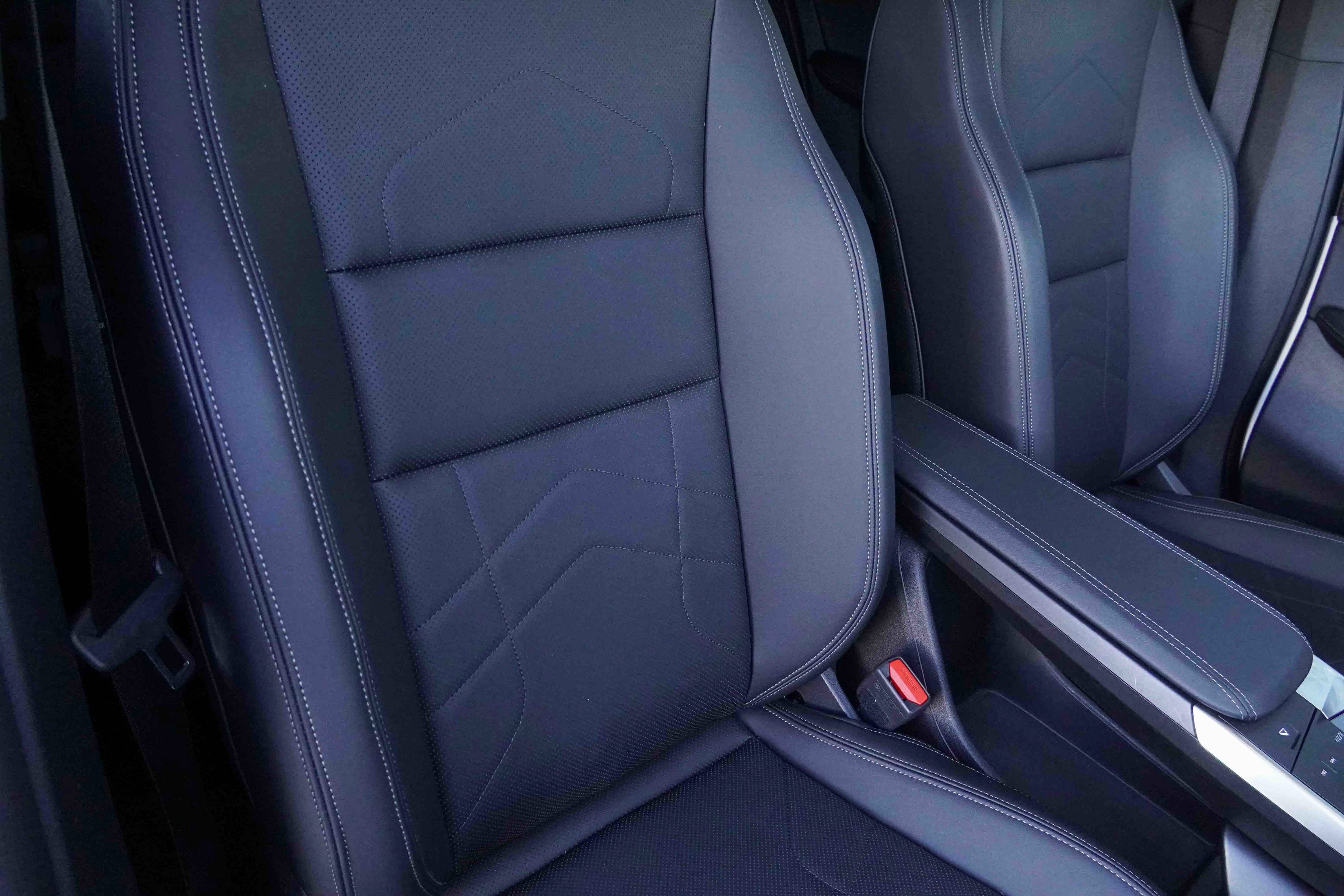 Certified 2025 BMW X2 xDrive28i w/ Premium Package image 13