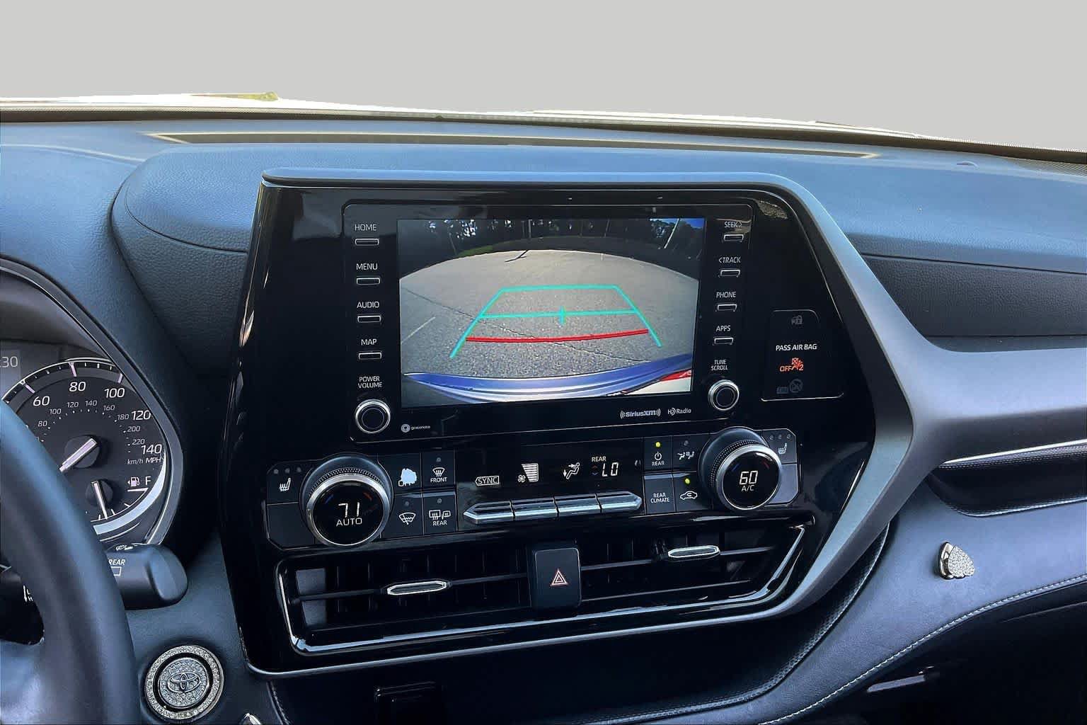 Used 2022 Toyota Highlander XLE FWD image 27