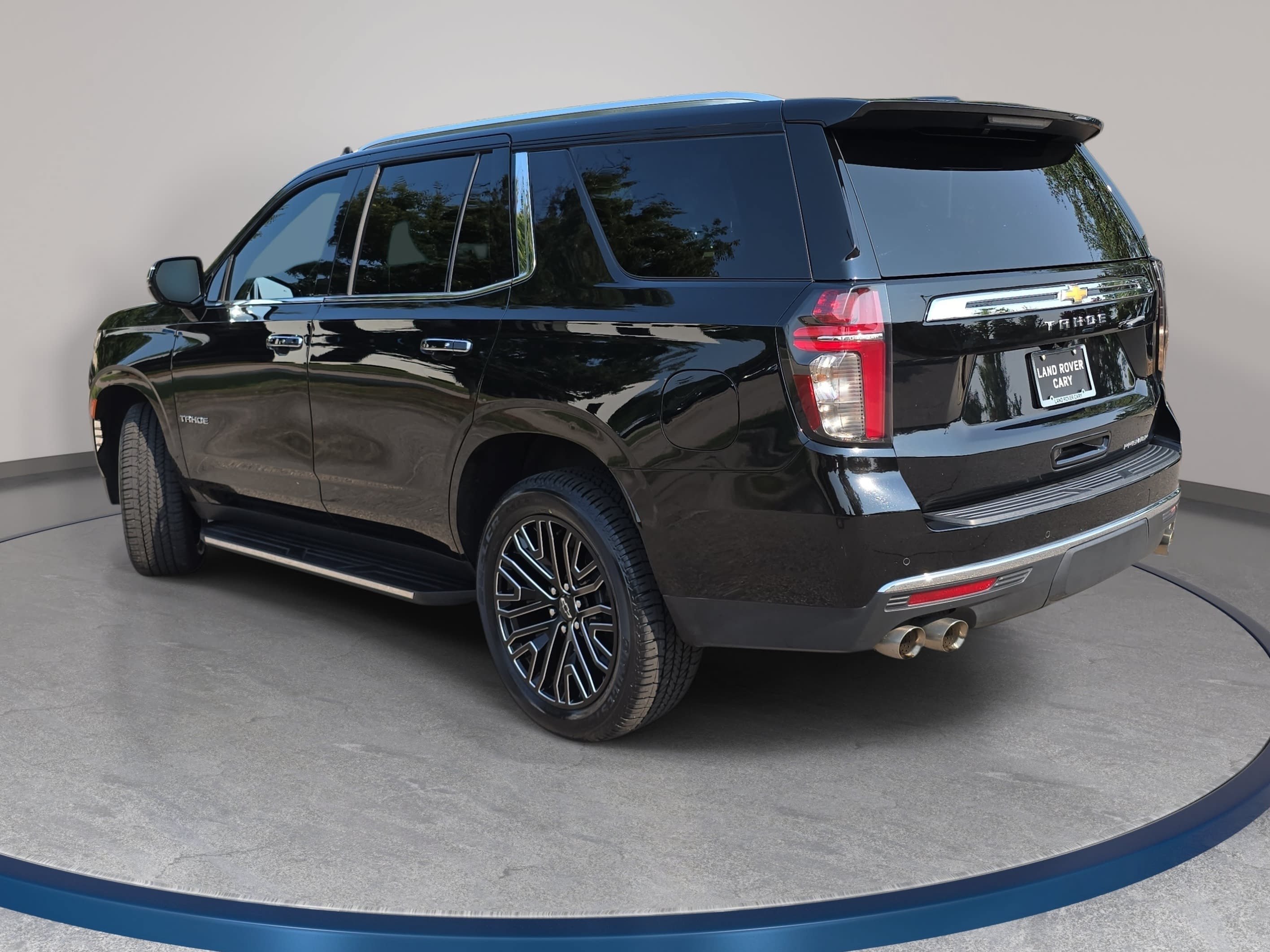 Used 2024 Chevrolet Tahoe Premier AWD/4WD image 7