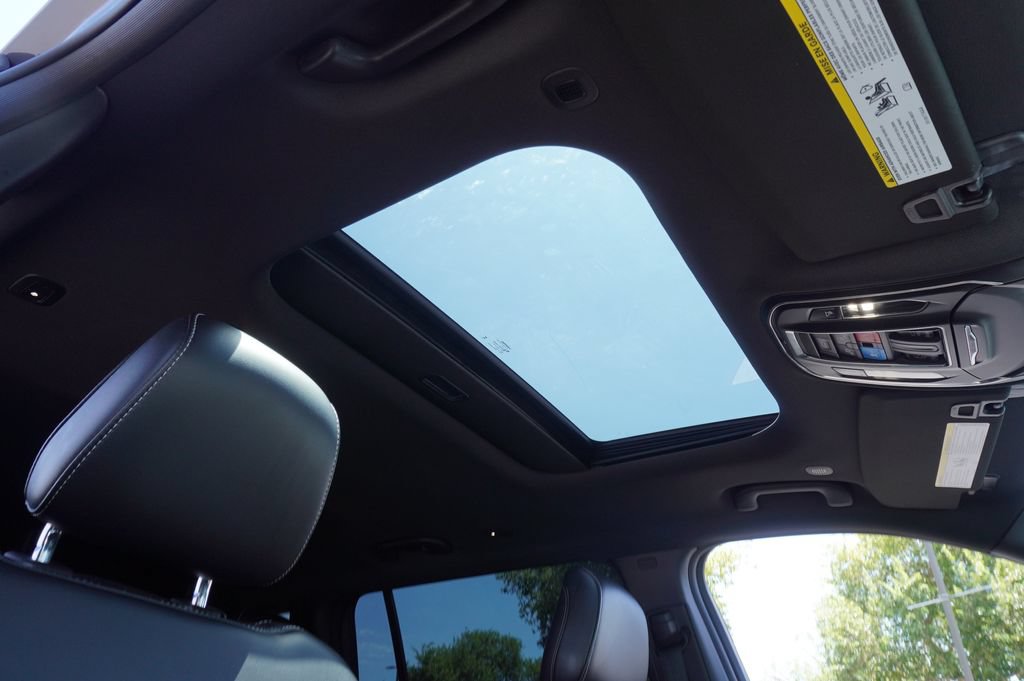 Used 2025 Jeep Grand Cherokee L Altitude RWD image 15