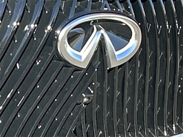 Certified 2025 INFINITI QX80 Sensory image 10