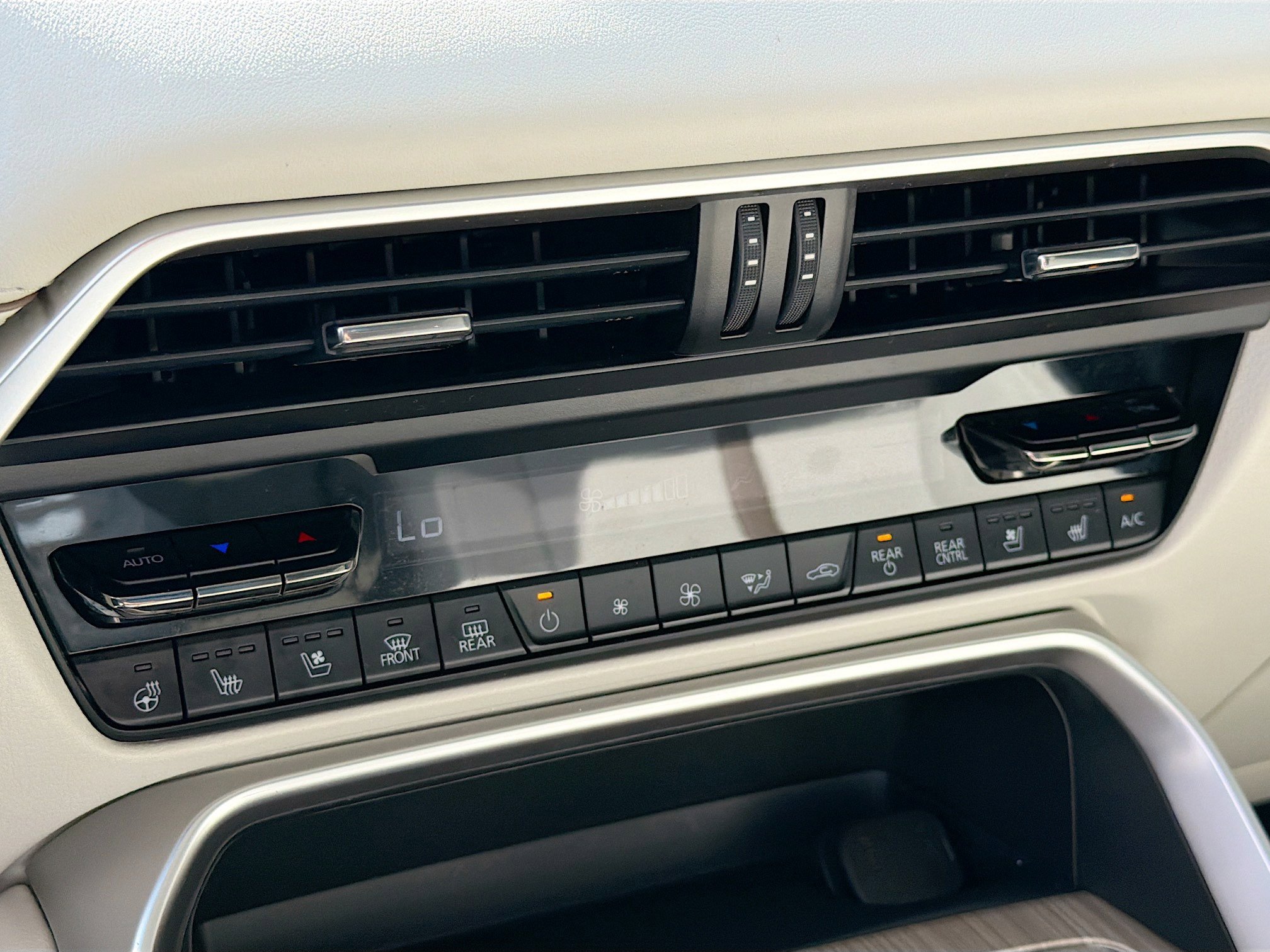 Used 2024 MAZDA CX-90 Plug-In Hybrid w/ Premium Plus image 34