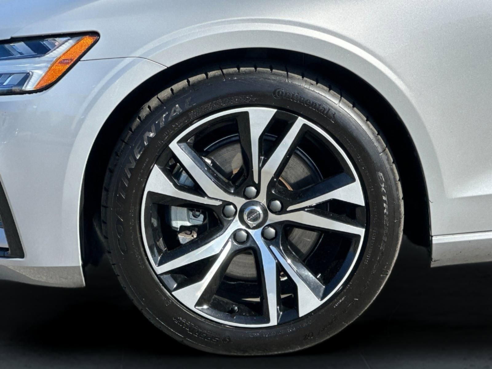 Used 2025 Volvo S60 B5 Core image 24