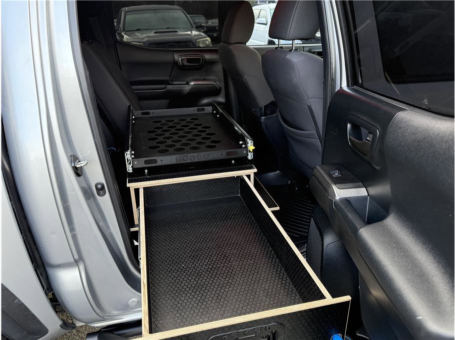 Used 2017 Toyota Tacoma TRD Off-Road image 18