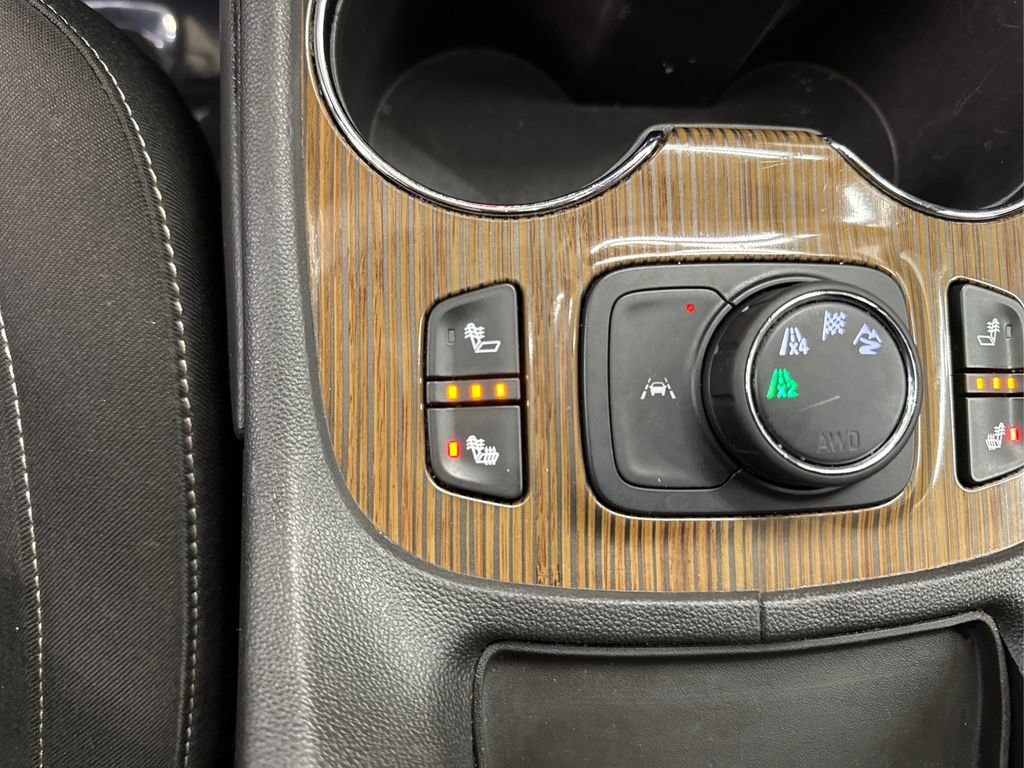 Used 2021 GMC Acadia SLE w/ Driver Convenience Package image 31