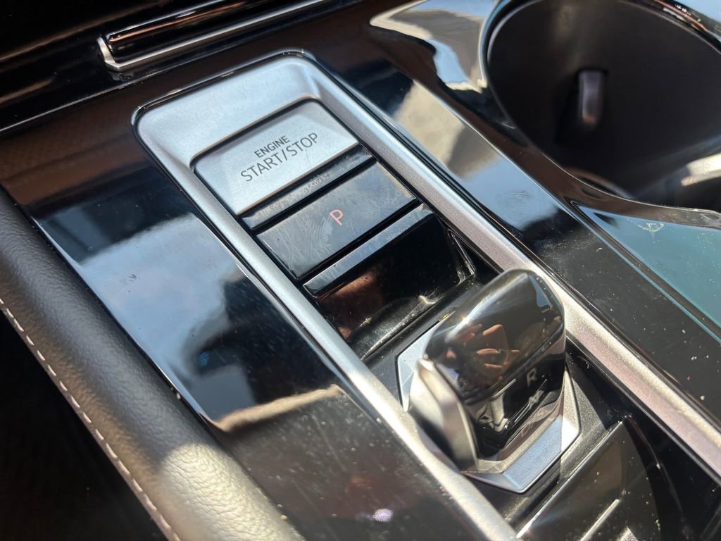 Used 2024 Volkswagen Atlas Cross Sport SEL R-Line image 19