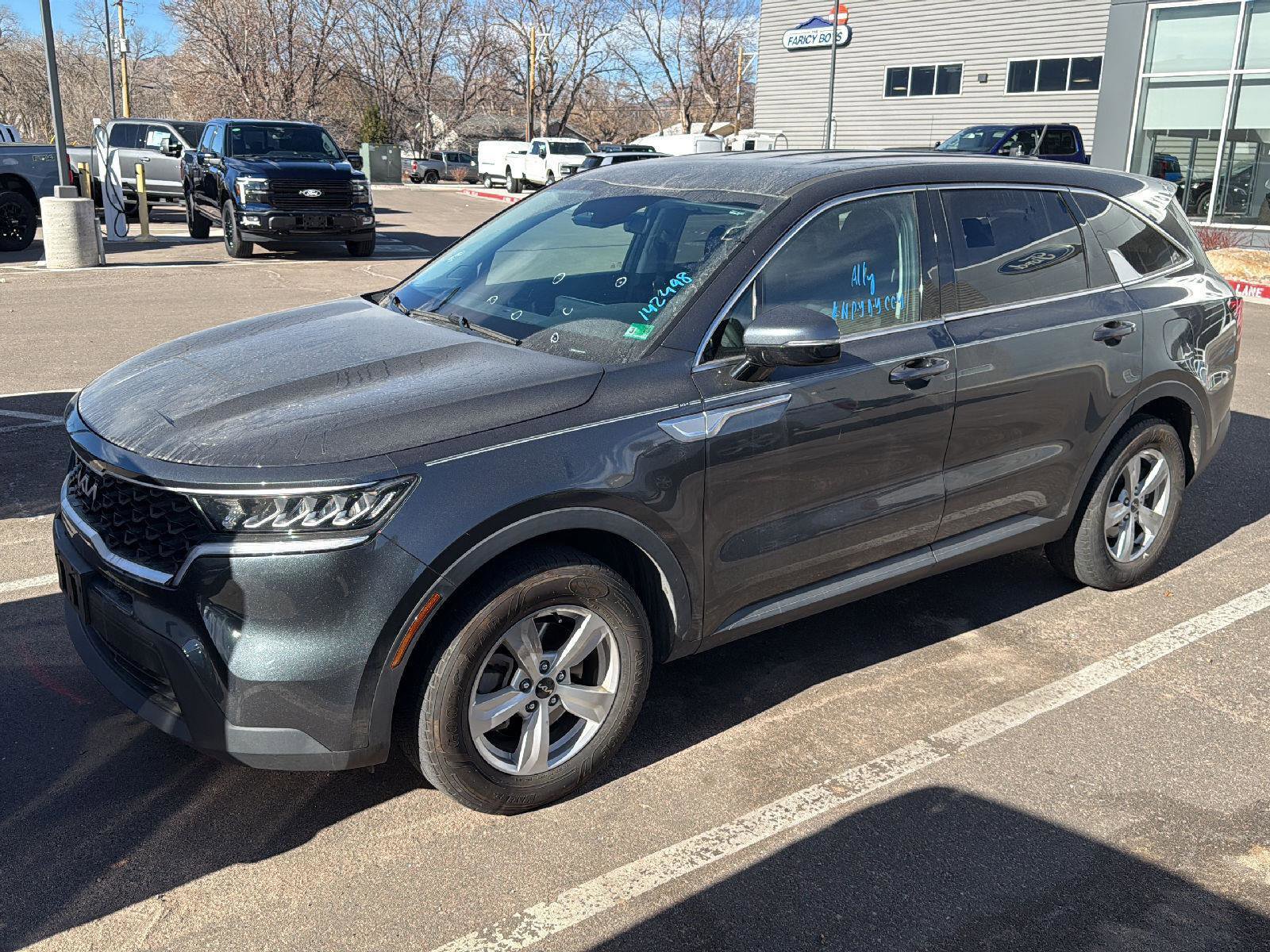 Used 2022 Kia Sorento LX image 1