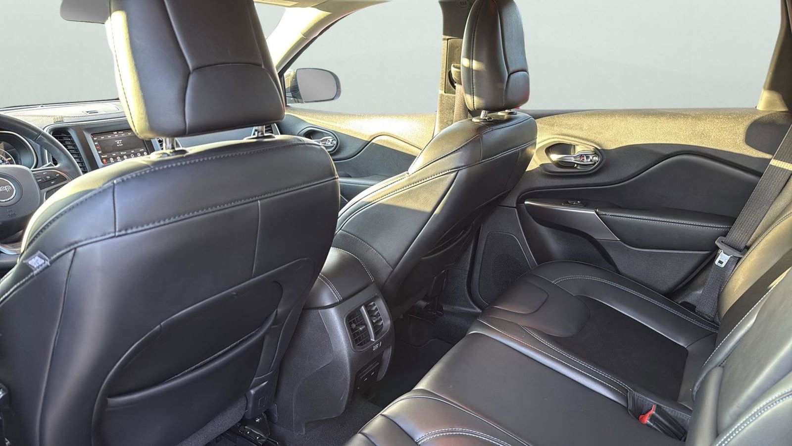 Used 2020 Jeep Cherokee Latitude Plus image 29