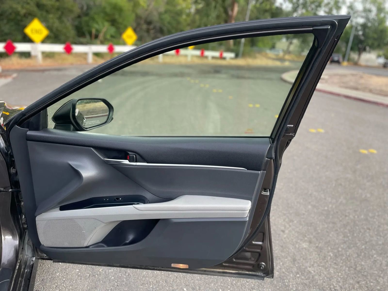 Used 2018 Toyota Camry SE image 19