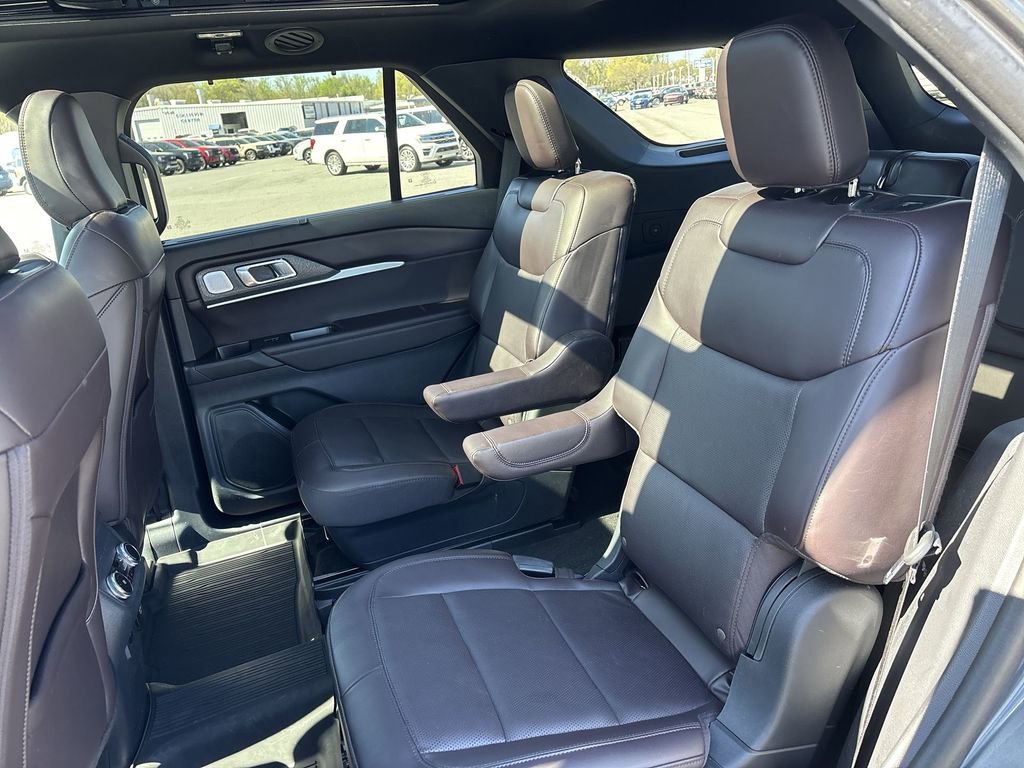 Used 2025 Ford Explorer Platinum RWD image 25