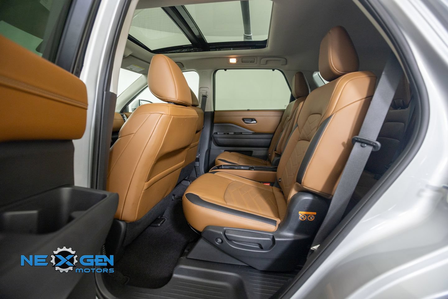 Used 2022 Nissan Pathfinder Platinum AWD/4WD image 28