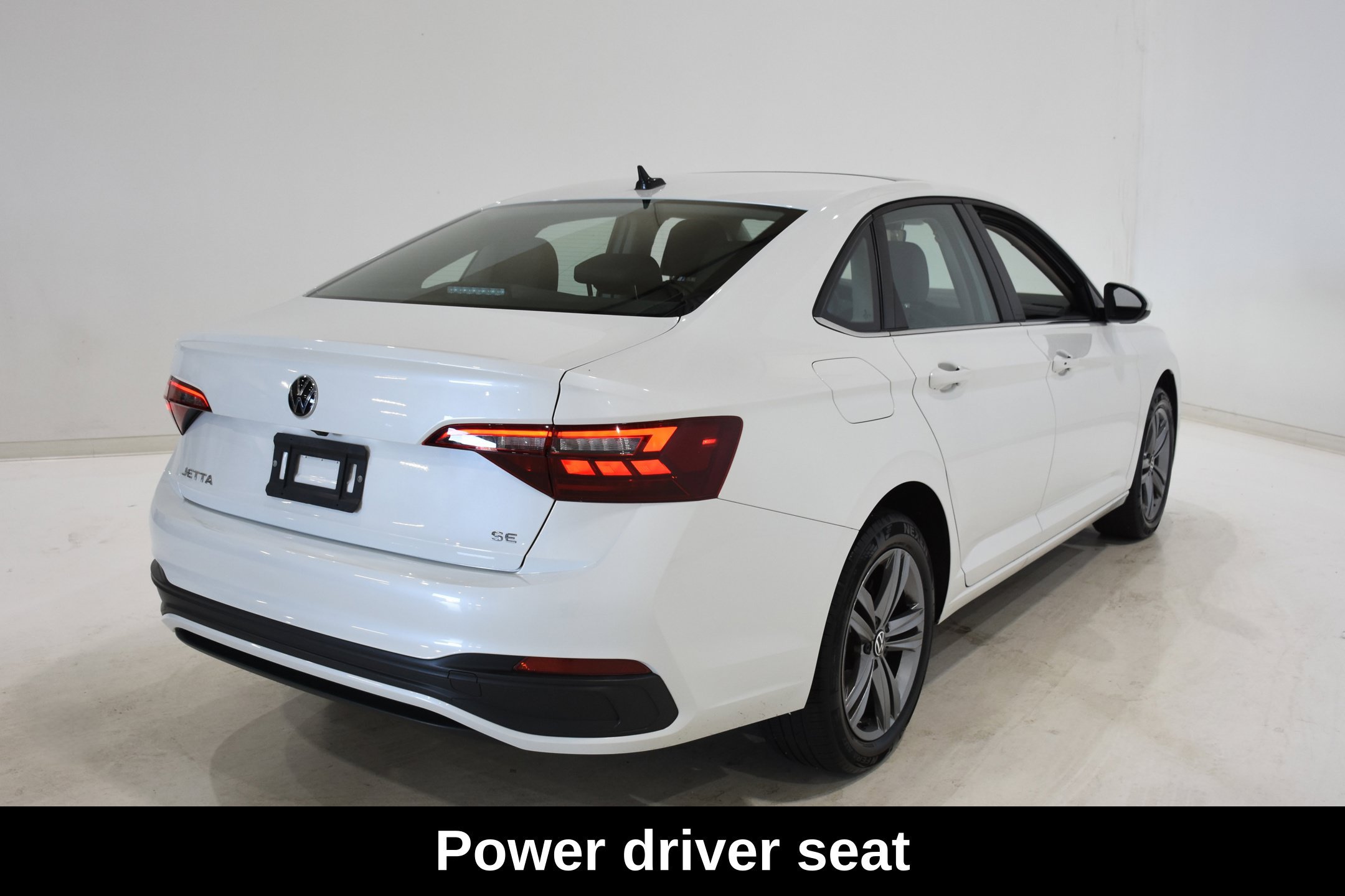 Used 2023 Volkswagen Jetta SE FWD image 5