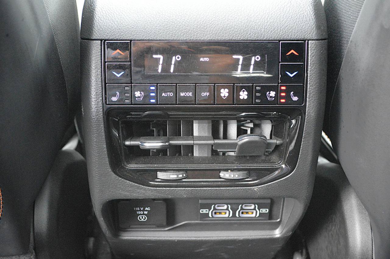Used 2024 Jeep Grand Cherokee Summit AWD/4WD image 18