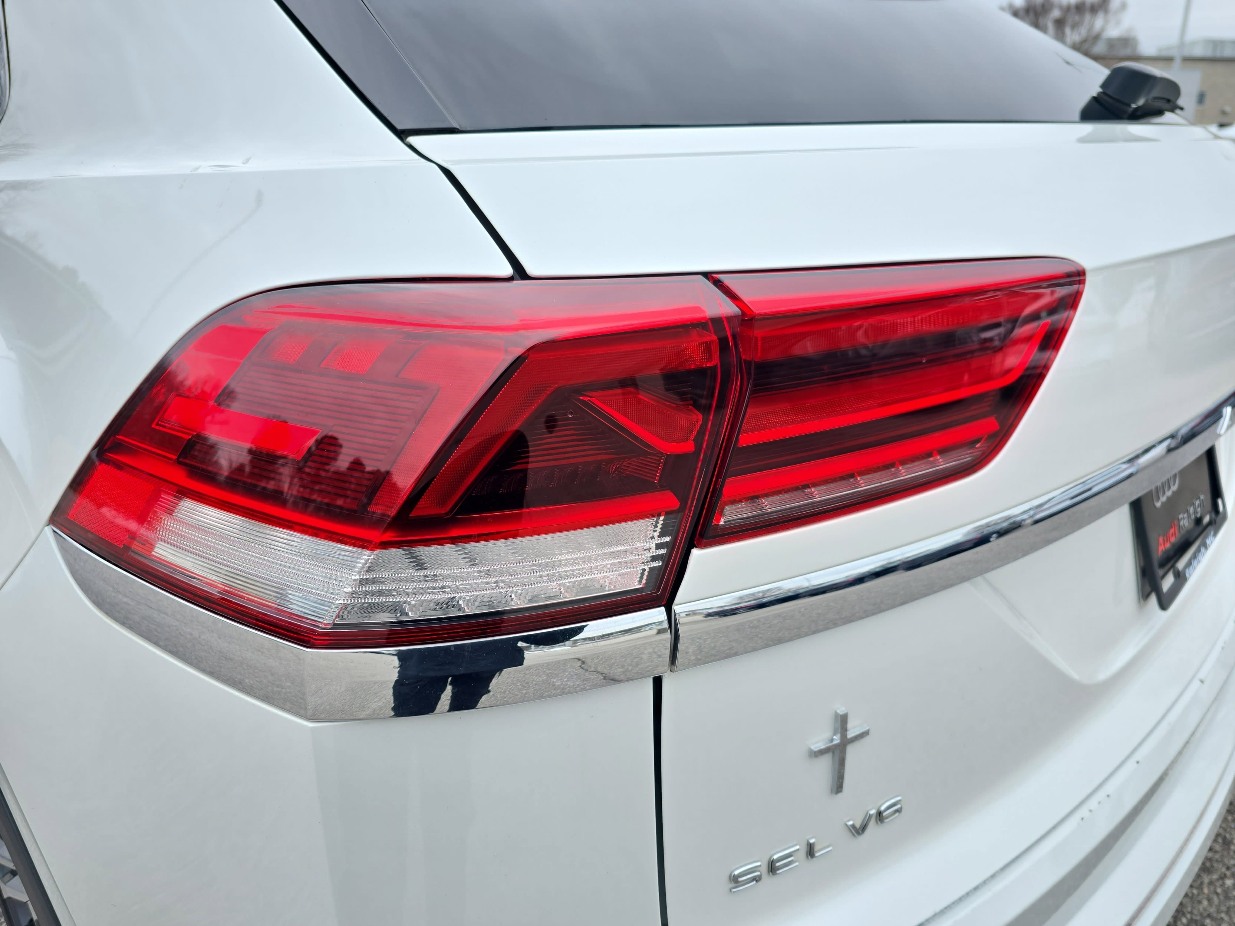 Used 2022 Volkswagen Atlas Cross Sport SEL Premium R-Line image 33