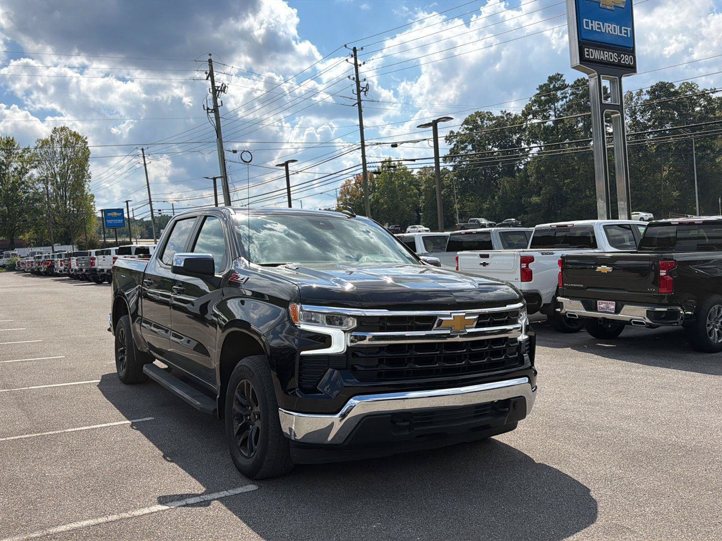 Used 2024 Chevrolet Silverado 1500 LT w/ Z71 Off-Road Package AWD/4WD image 4