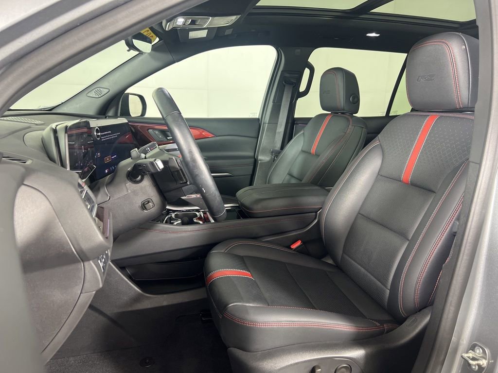Used 2024 Chevrolet Traverse RS image 8