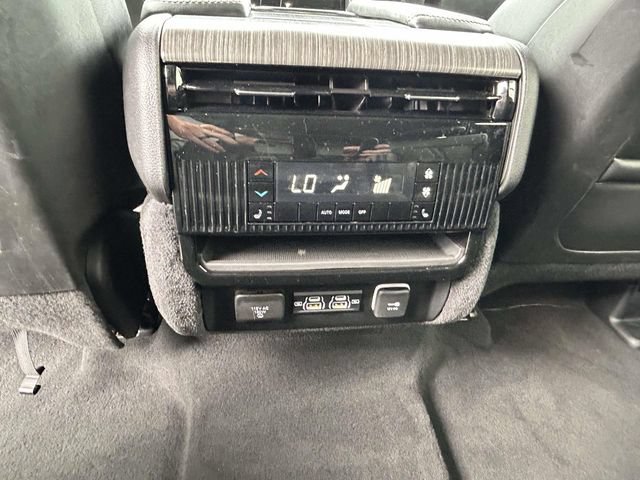 Used 2024 Jeep Wagoneer Series II w/ Flexible Seating Group RWD image 10