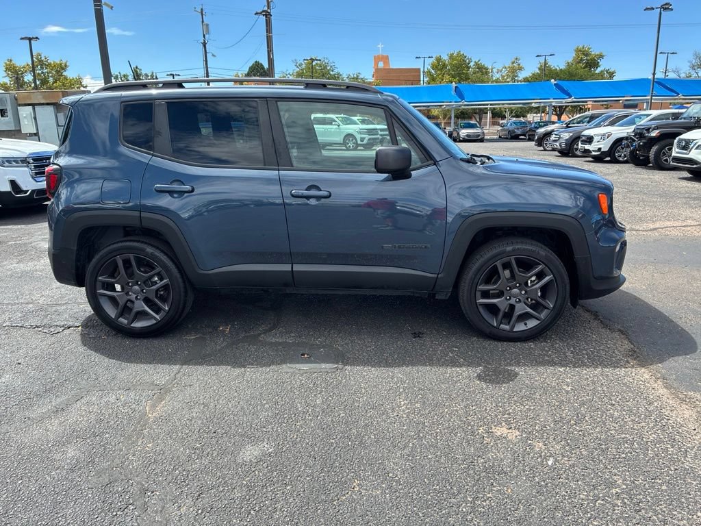 Used 2021 Jeep Renegade Latitude w/ Luxury Group II AWD/4WD image 4