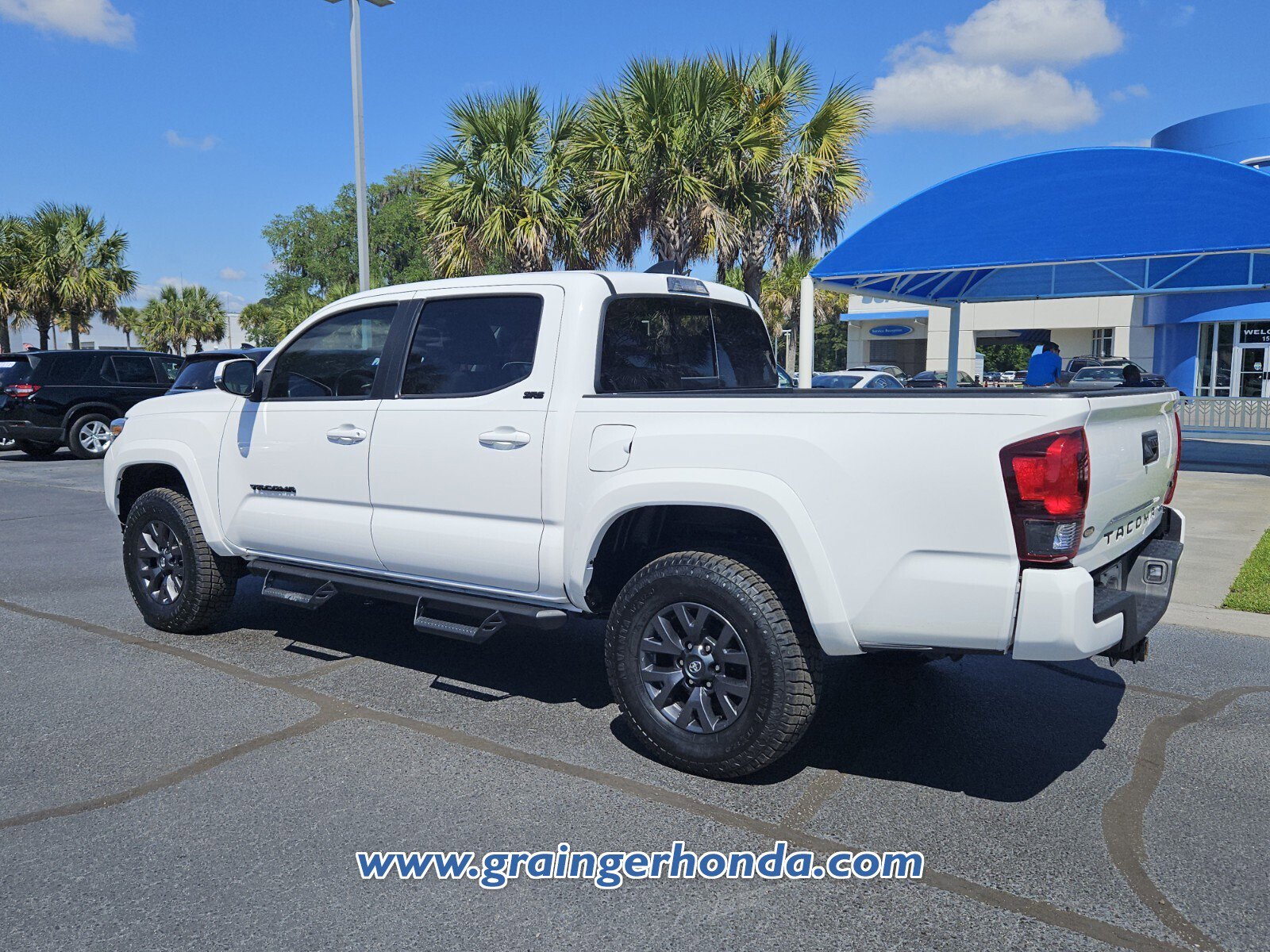 Used 2023 Toyota Tacoma SR5 w/ Technology Package RWD image 3