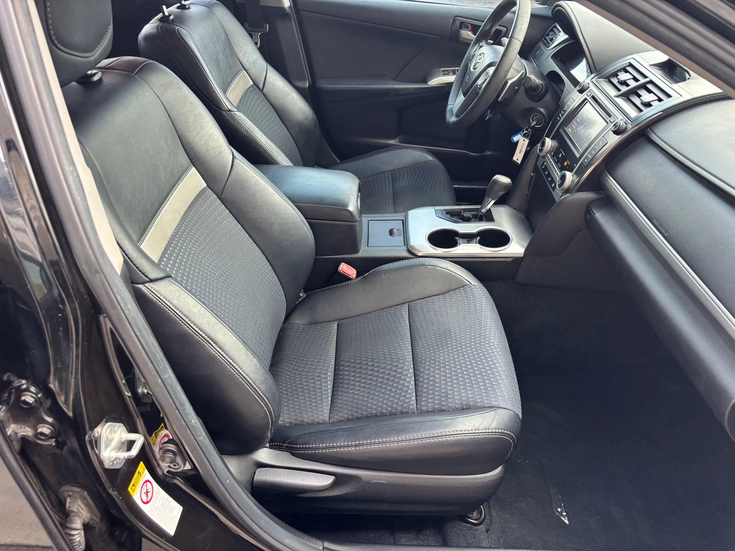 Used 2013 Toyota Camry SE image 10