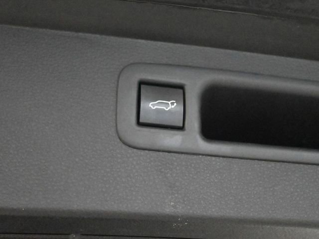 Used 2023 Toyota Highlander XLE FWD image 21