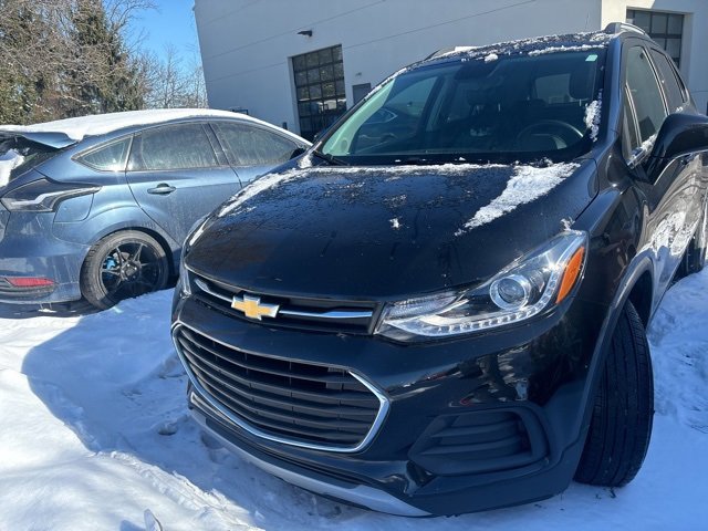 Used 2020 Chevrolet Trax LT w/ LT Convenience Package image 2