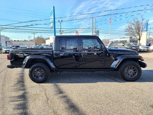 Used 2024 Jeep Gladiator Sport image 6