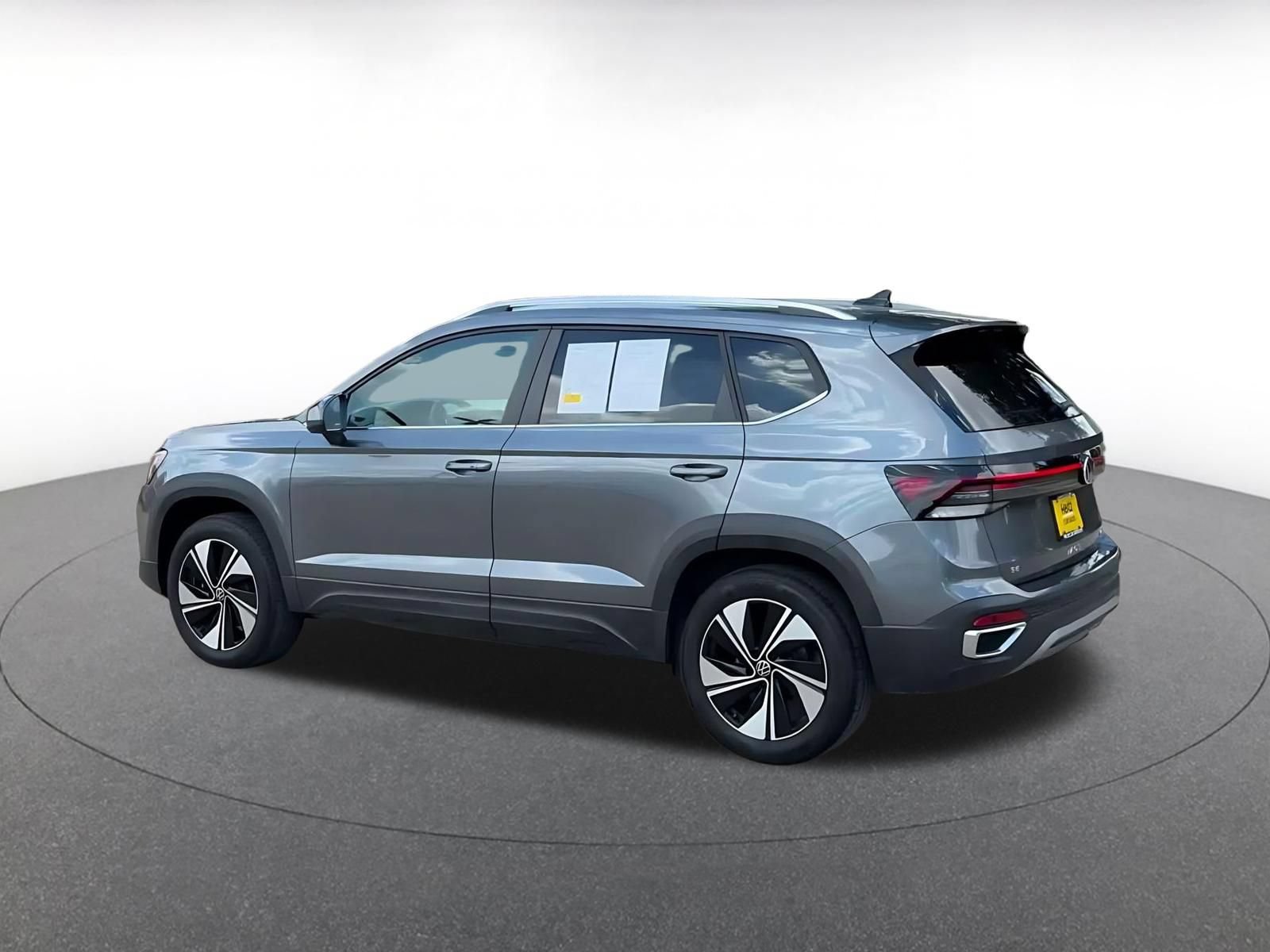 Used 2026 Volkswagen Taos SE AWD/4WD image 9
