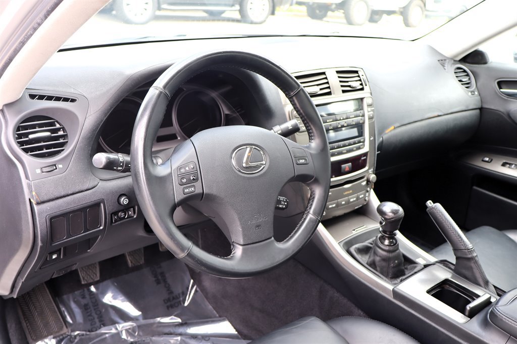 Used 2006 Lexus IS 250 w/ Preferred Accessory Pkg RWD image 16